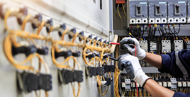 Professional Electrician technician working in McLendon-Chisholm, TX